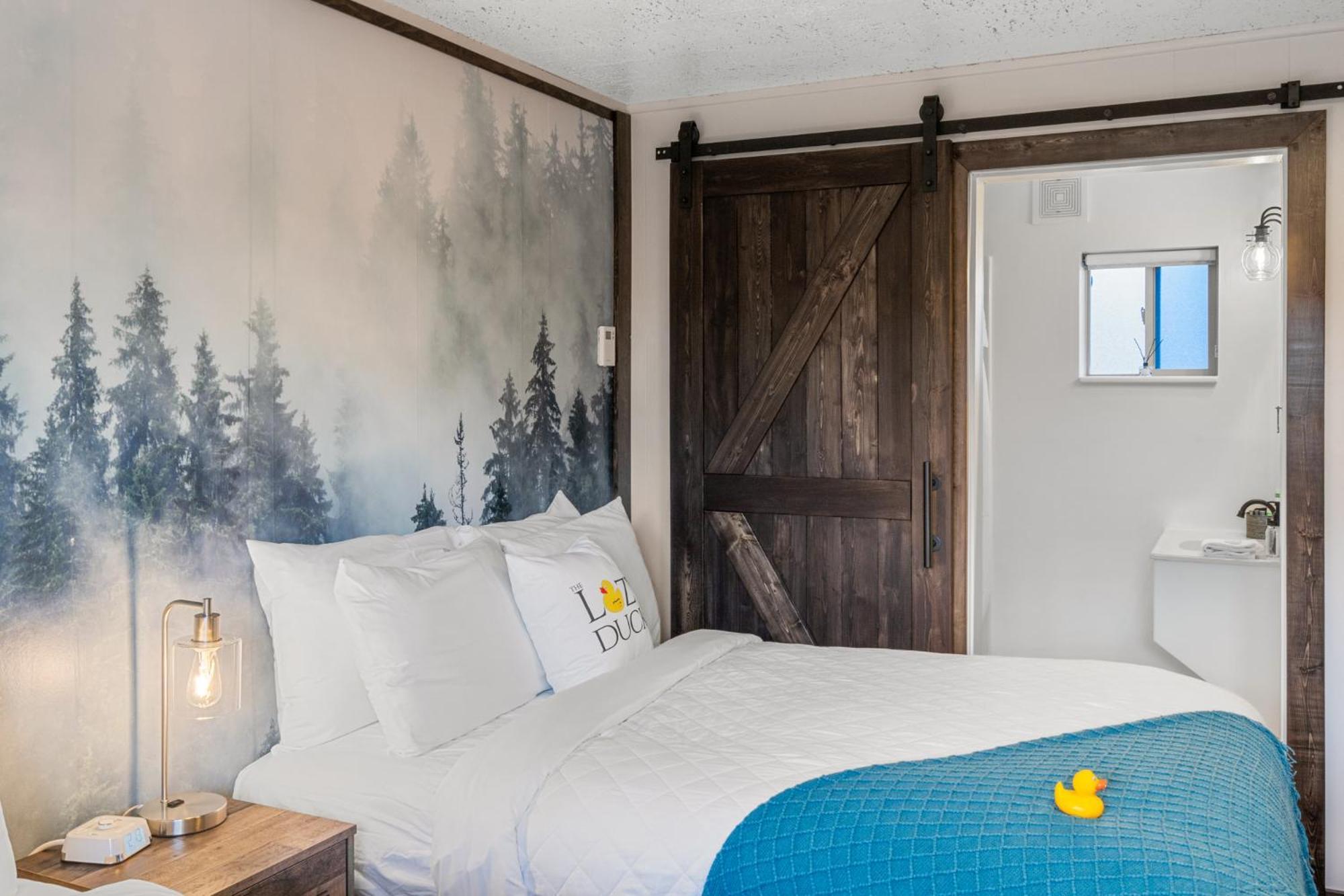 Lazy Duck Inn 웨스트 엘로스톤 외부 사진